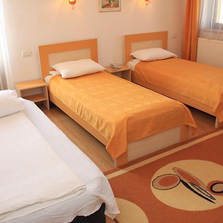 Pensiunea Maria , Floresti Экстерьер фото